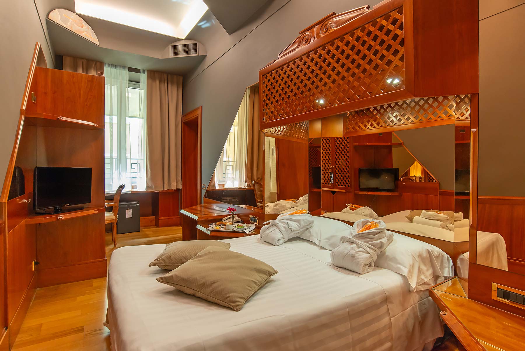 Gallery Hotel Isa
